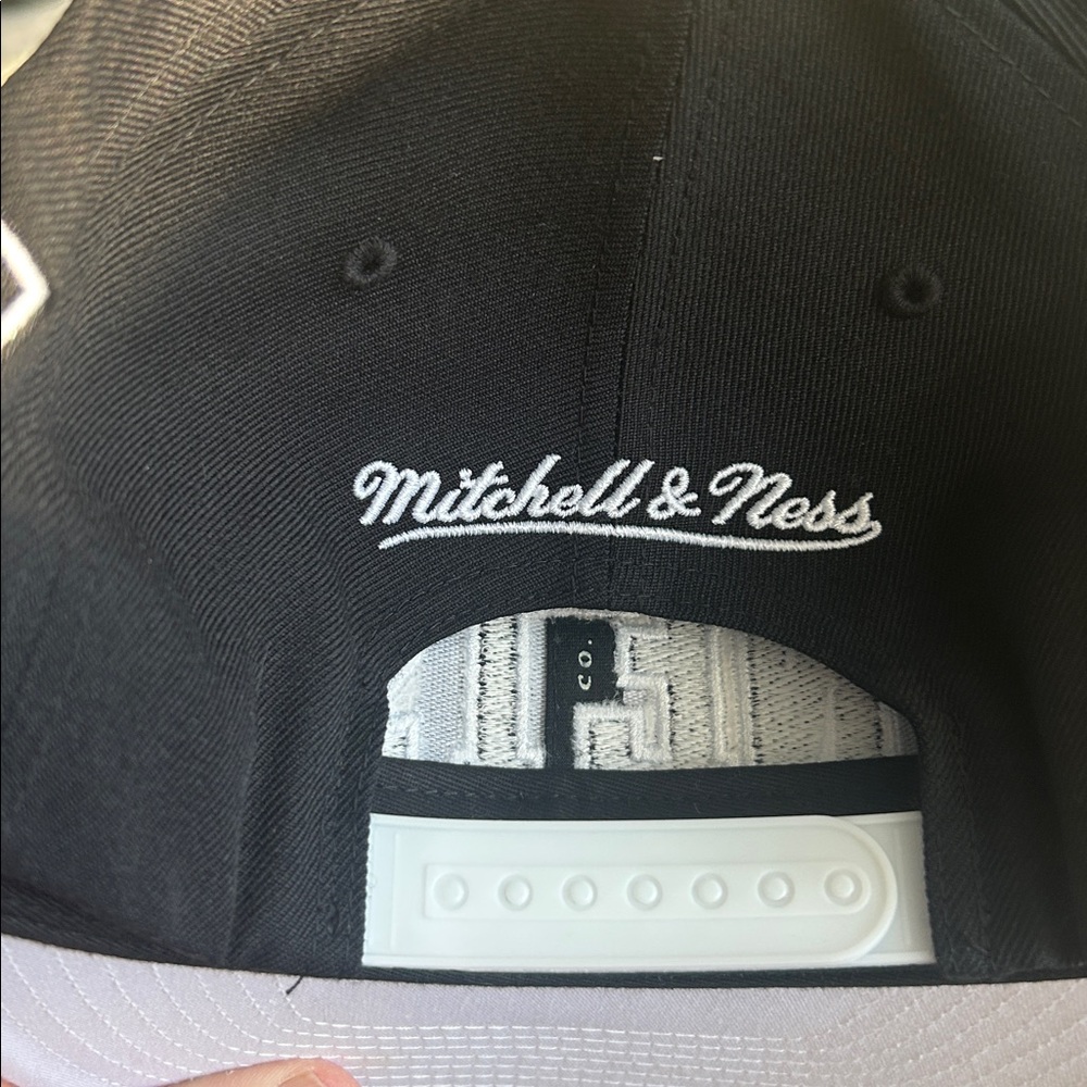 Brooklyn nets SnapBack hat - Picture 2 of 3